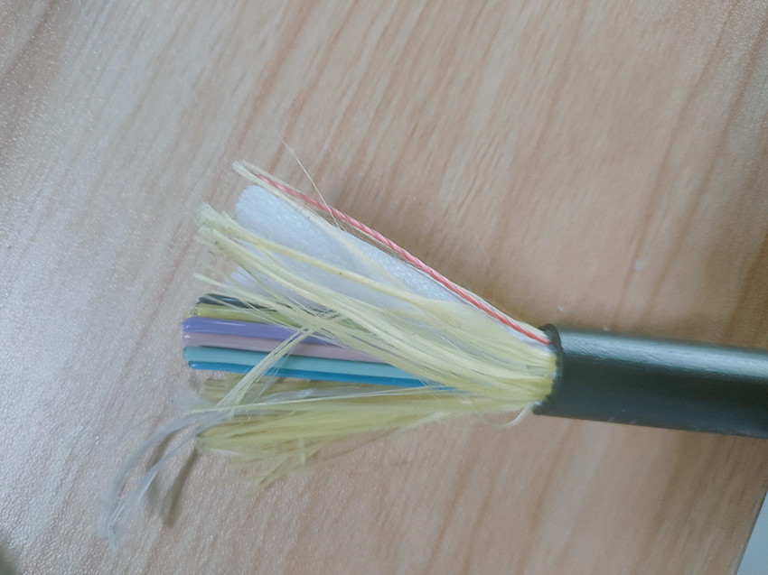 Palmo aéreo ADSS el 100M del cable de fribra óptica del solo modo G652D todos los 48 corazones dieléctricos