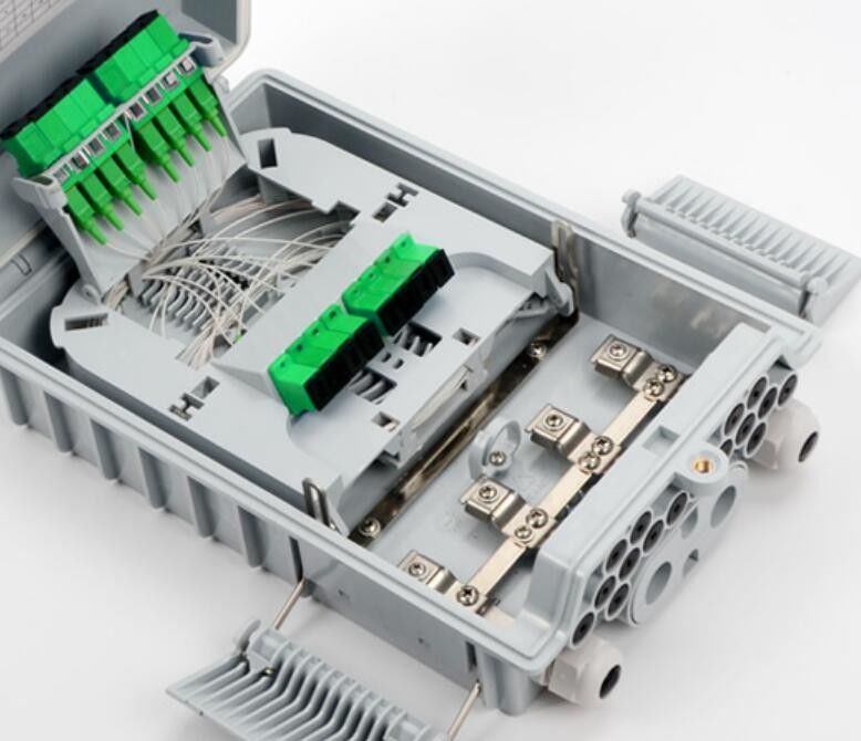 Puerto al aire libre de Ftth 2 Inlet+Mid-Span de la pared de la fibra óptica de la caja común, mercado 16 para los cables de descenso