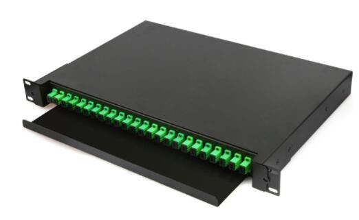 24 puertos del SC del panel de remiendo de la fibra óptica de la base laminaron el material de placa