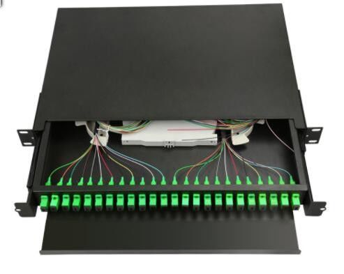 24 puertos del SC del panel de remiendo de la fibra óptica de la base laminaron el material de placa