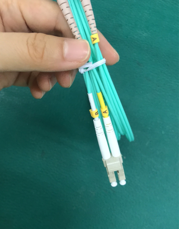 metro LC del cordón de remiendo de la fibra óptica OM3 de 3.0m m 3 al cable a dos caras con varios modos de funcionamiento del remiendo de la fibra óptica del SC